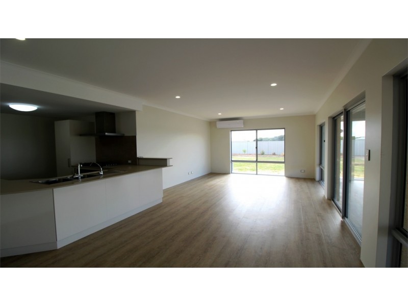 35 Hamelin Avenue, Jurien Bay WA 6516