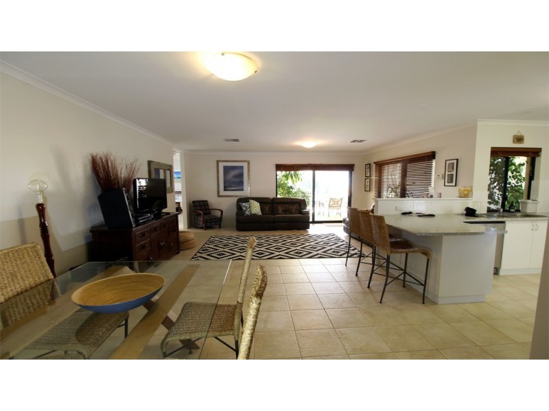 5 Crusoe Crescent, Jurien Bay WA 6516