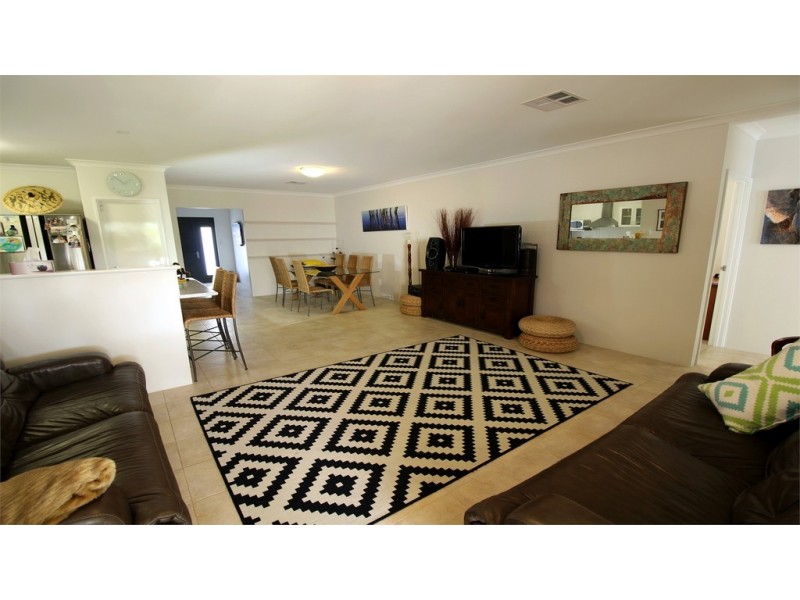 5 Crusoe Crescent, Jurien Bay WA 6516