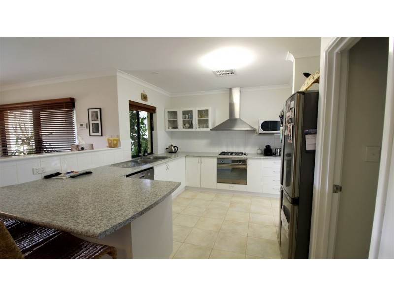 5 Crusoe Crescent, Jurien Bay WA 6516