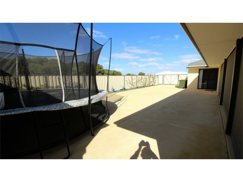 5 Crusoe Crescent, Jurien Bay WA 6516