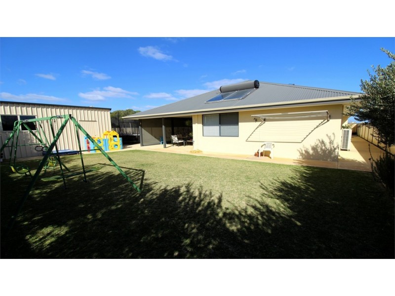 5 Crusoe Crescent, Jurien Bay WA 6516