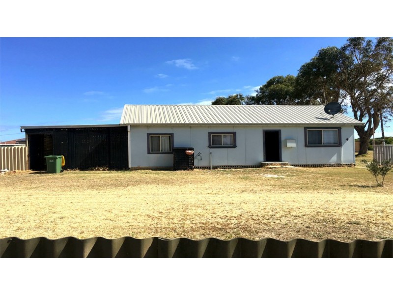 2 Read Street, Green Head WA 6514