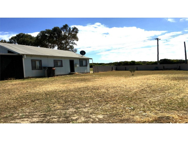 2 Read Street, Green Head WA 6514