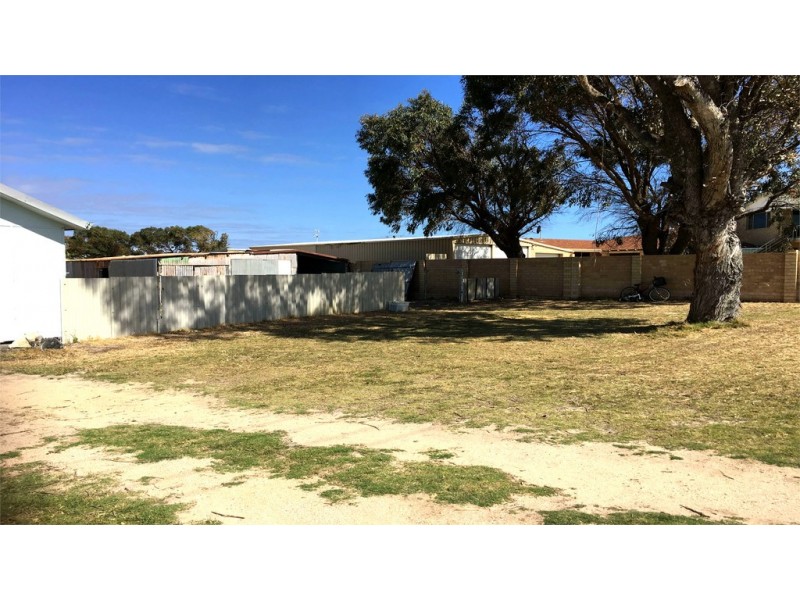 2 Read Street, Green Head WA 6514