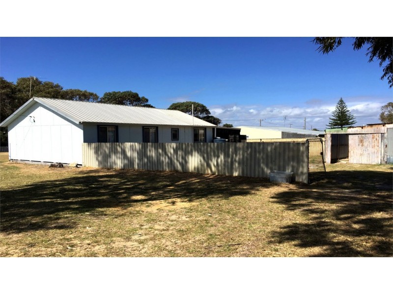 2 Read Street, Green Head WA 6514