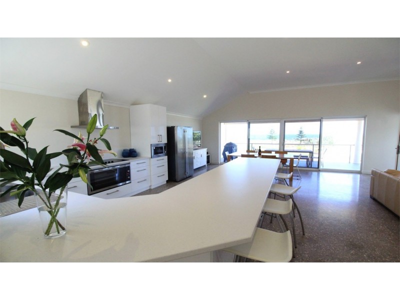 Unit 2, 11 Heaton Street, Jurien Bay WA 6516