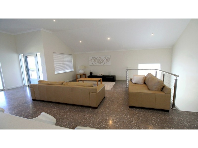 Unit 2, 11 Heaton Street, Jurien Bay WA 6516