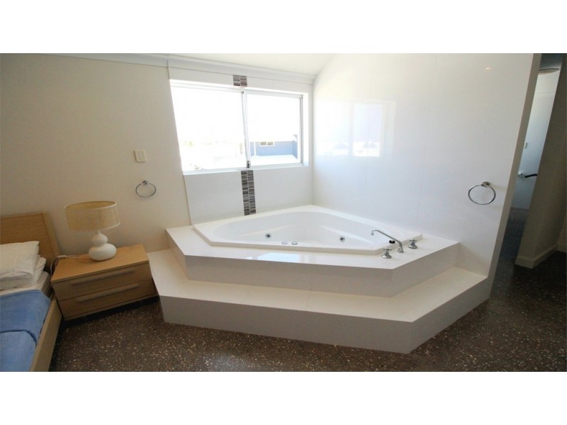 Unit 2, 11 Heaton Street, Jurien Bay WA 6516