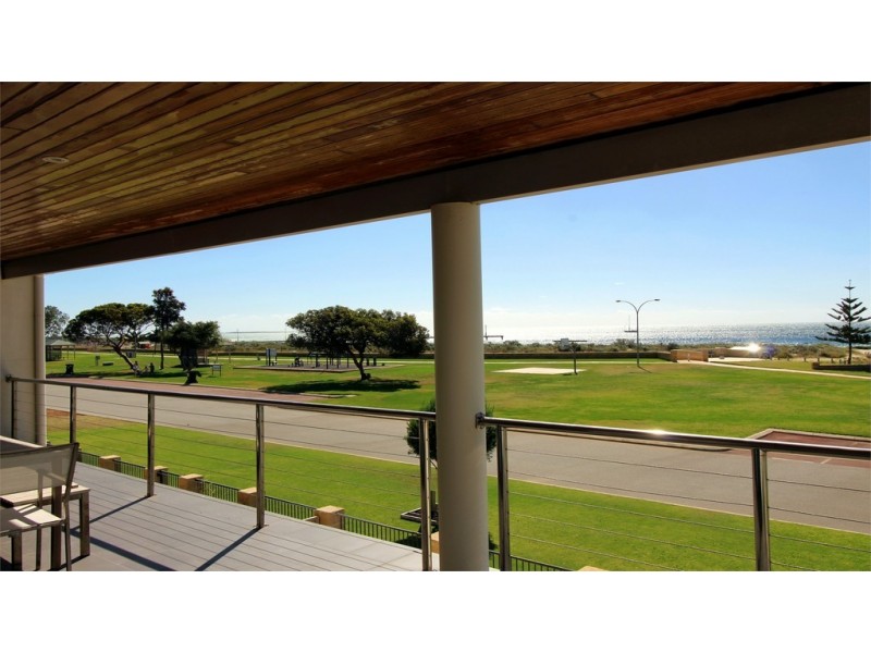 Unit 2, 11 Heaton Street, Jurien Bay WA 6516