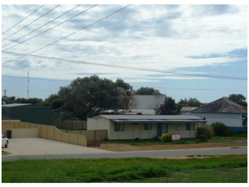 13 Rowlands Rd, Green Head WA 6514