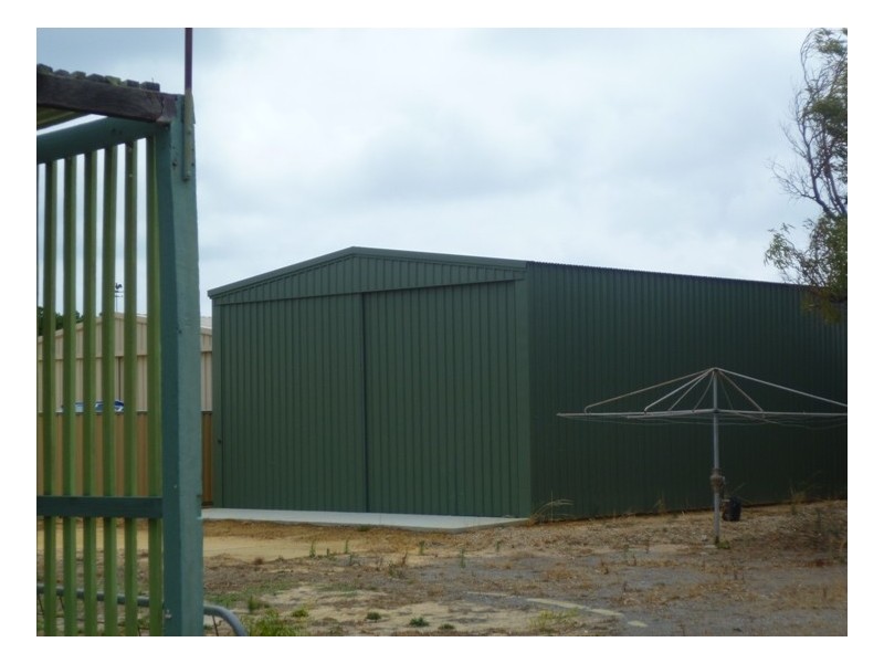 13 Rowlands Rd, Green Head WA 6514