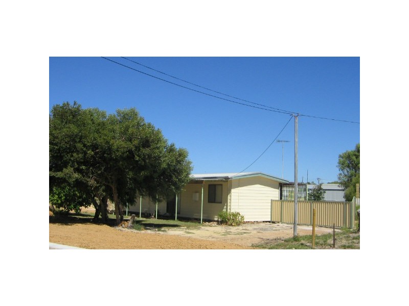 13 Rowlands Rd, Green Head WA 6514