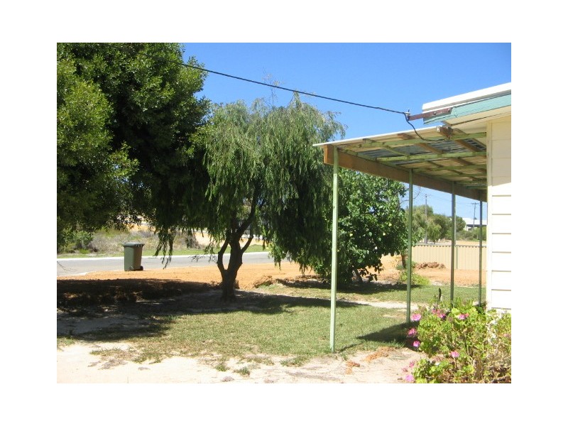 13 Rowlands Rd, Green Head WA 6514