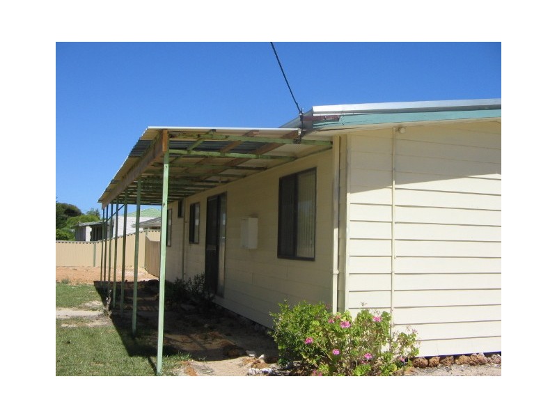 13 Rowlands Rd, Green Head WA 6514