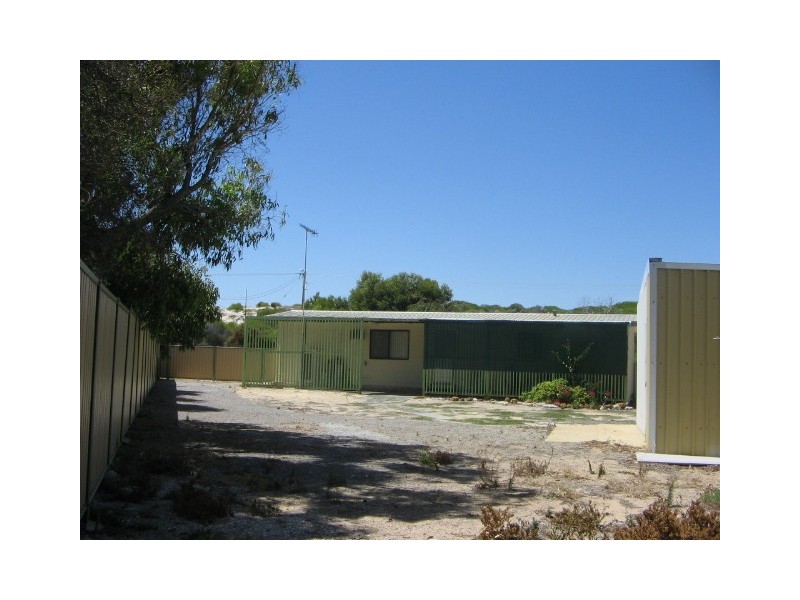13 Rowlands Rd, Green Head WA 6514