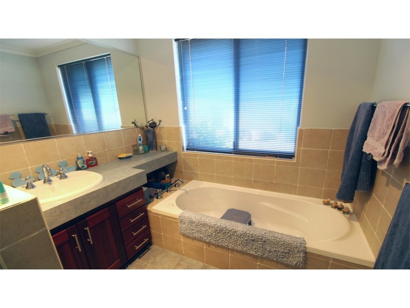 20 Heales Way, Green Head WA 6514