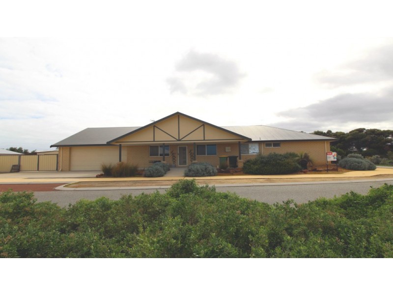 14 Moonlight Crescent, Jurien Bay WA 6516