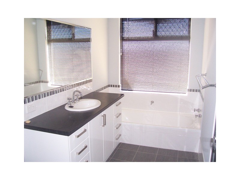 14 Moonlight Crescent, Jurien Bay WA 6516