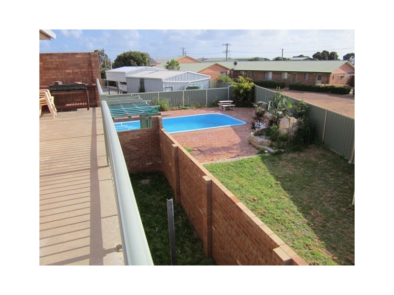 4/3 Tuart Street (Tamarisk Court Complex), Leeman WA 6514