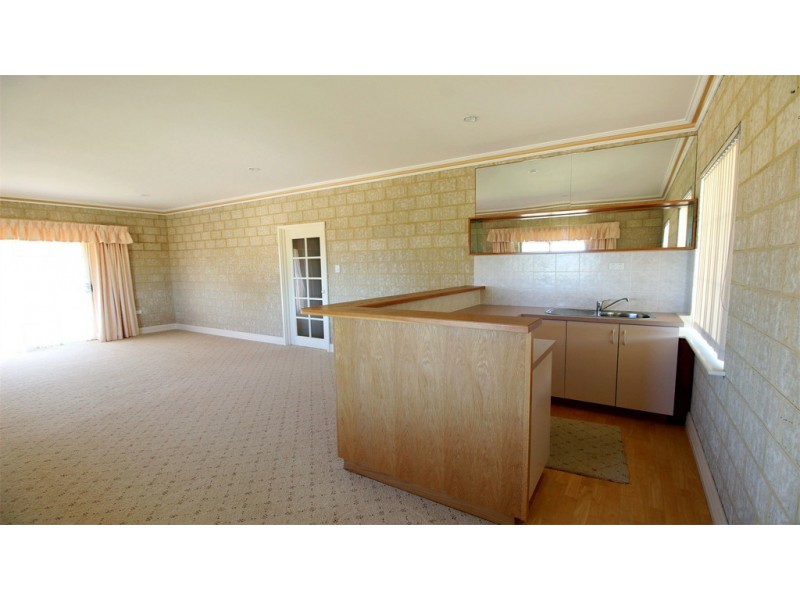 18 Casuarina Crescent, Jurien Bay WA 6516