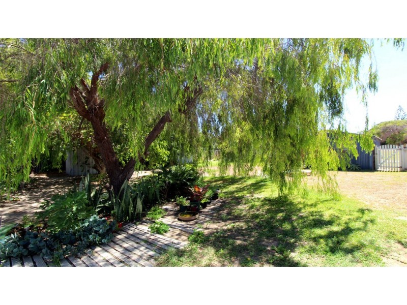 4 Whitfield Street, Jurien Bay WA 6516