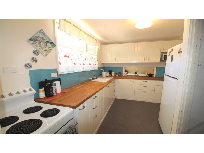 4 Whitfield Street, Jurien Bay WA 6516