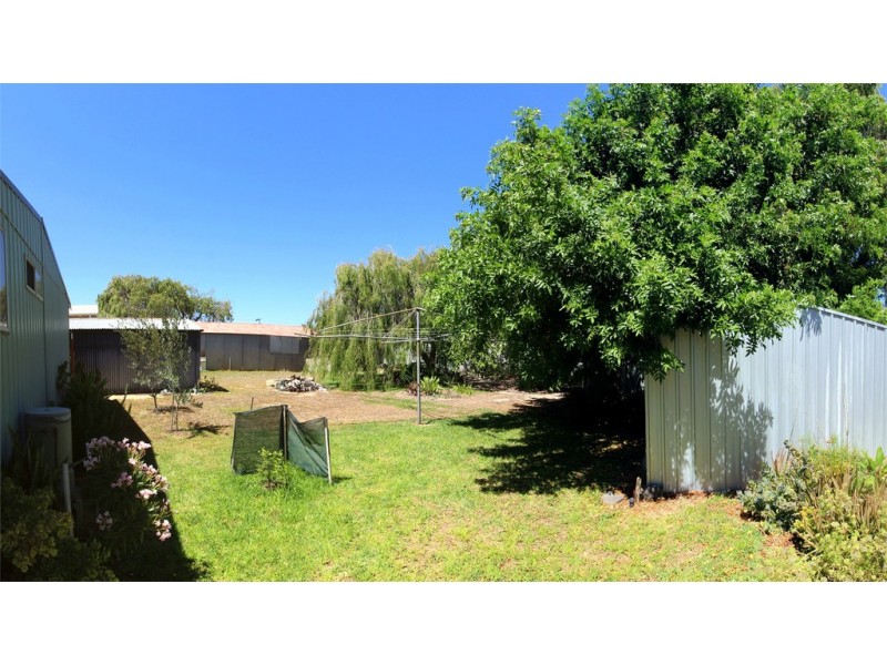 4 Whitfield Street, Jurien Bay WA 6516