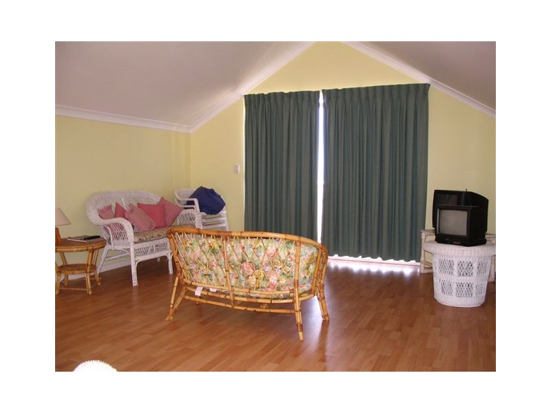 4/2 Huelva Place, Cervantes WA 6511