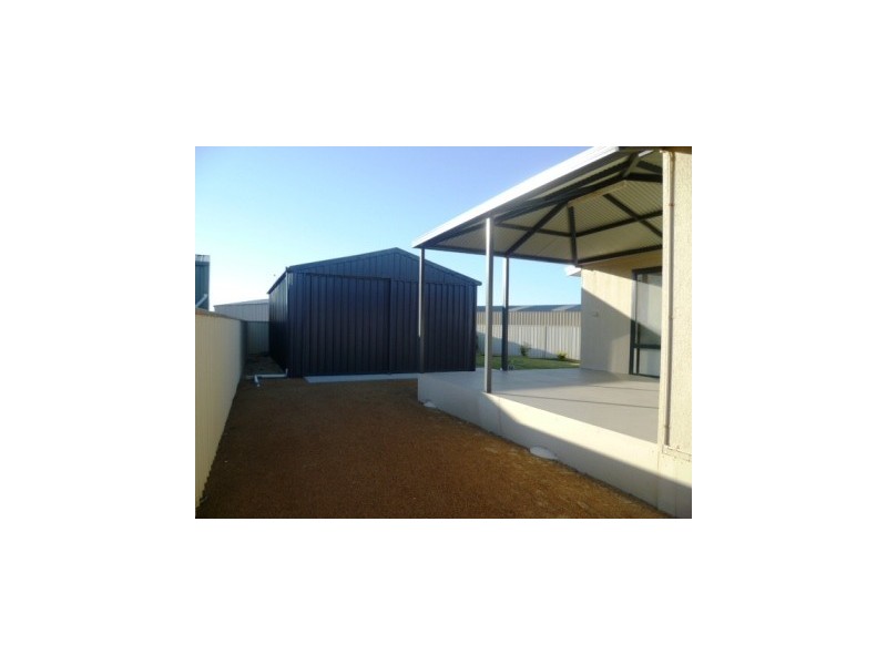 16 Glover Crescent, Green Head WA 6514