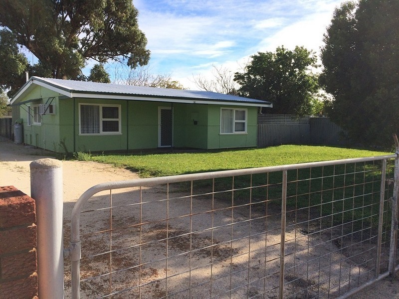 4 Padbury Street, Jurien Bay WA 6516