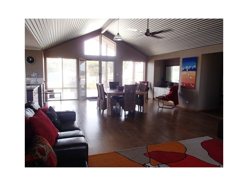 16 Bettong Avenue, Jurien Bay WA 6516