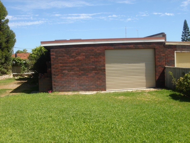 19 Lindsay St, Jurien Bay WA 6516