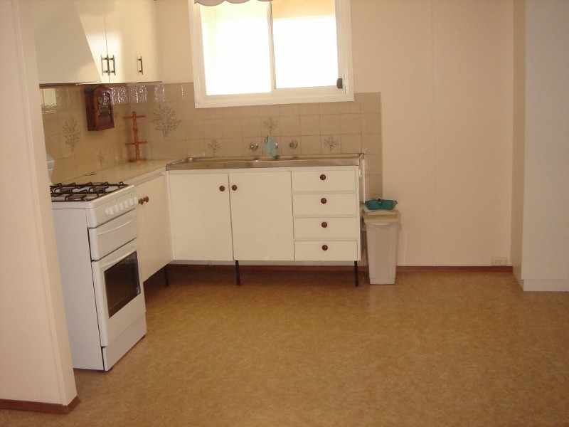 19 Lindsay St, Jurien Bay WA 6516