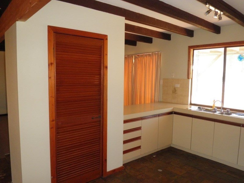 39 Whitlock Loop, Jurien Bay WA 6516