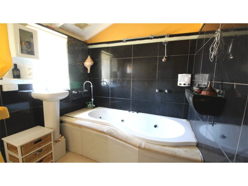 17 Heales Way, Green Head WA 6514