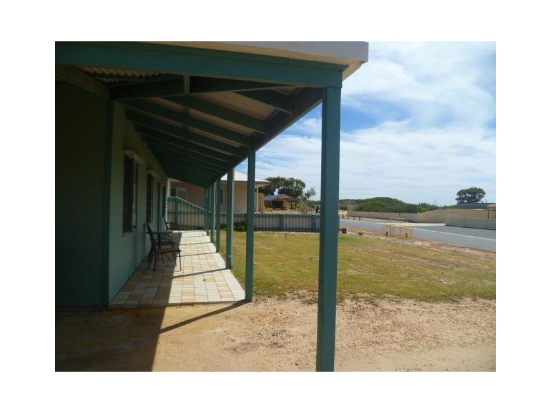 6 Williams Place, Green Head WA 6514