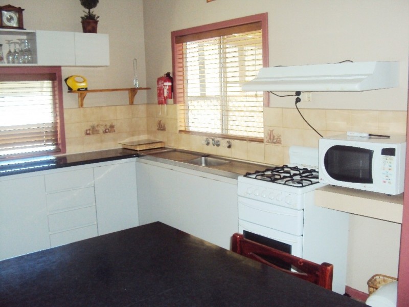 6 HAMERSLEY STREET, Jurien Bay WA 6516