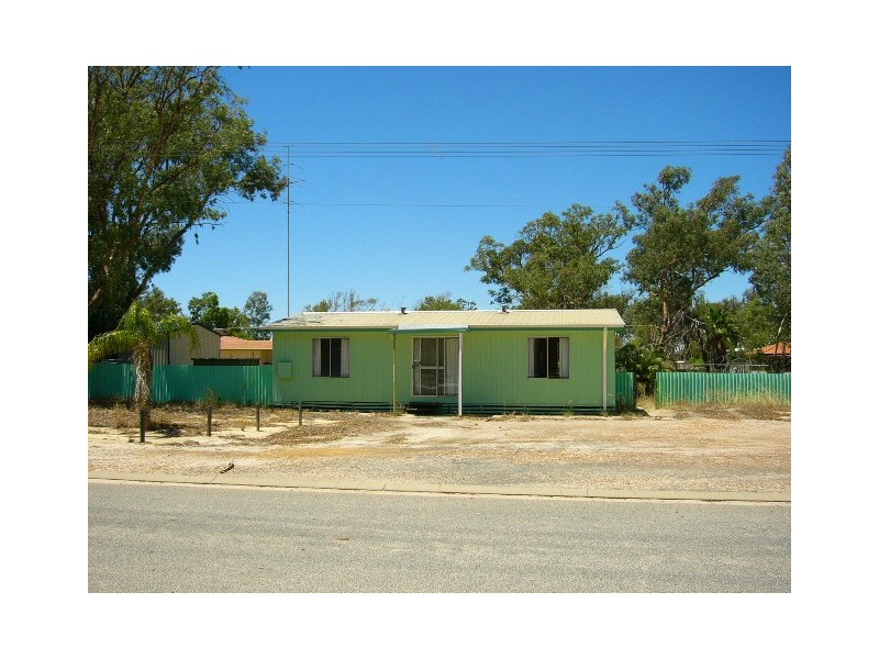13 Nairn Crt, Eneabba WA 6518