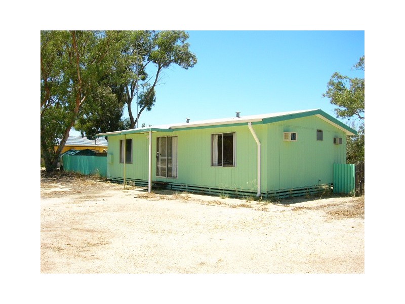 13 Nairn Crt, Eneabba WA 6518