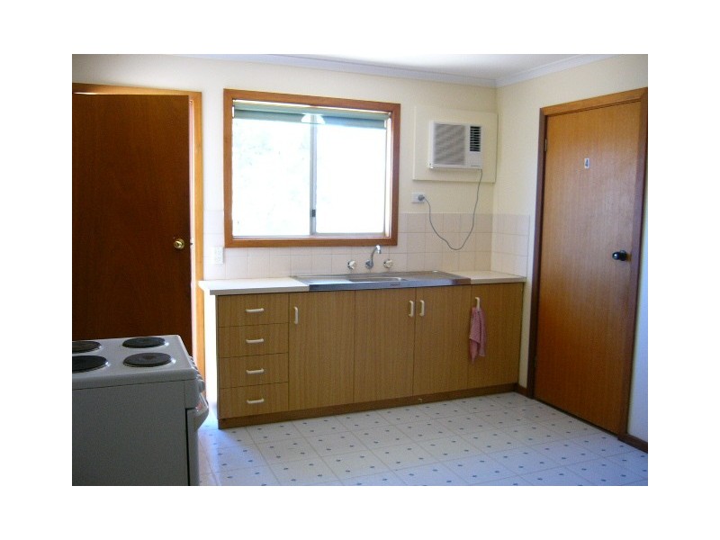 13 Nairn Crt, Eneabba WA 6518