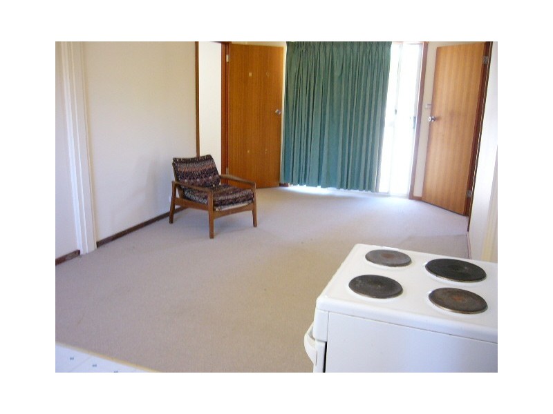 13 Nairn Crt, Eneabba WA 6518