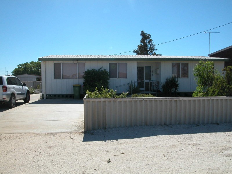 42 LESUEUR DRIVE, Jurien Bay WA 6516