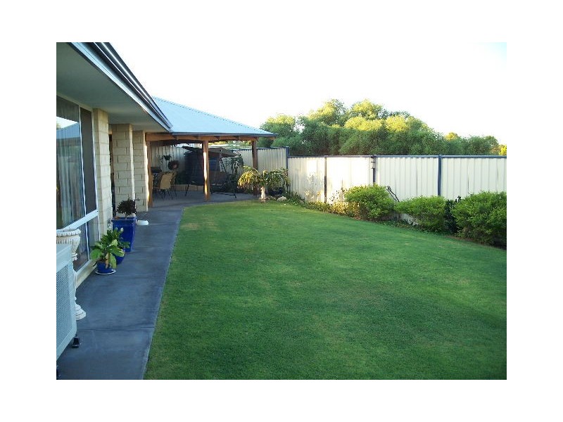 8 MALLEE CLOSE, Jurien Bay WA 6516