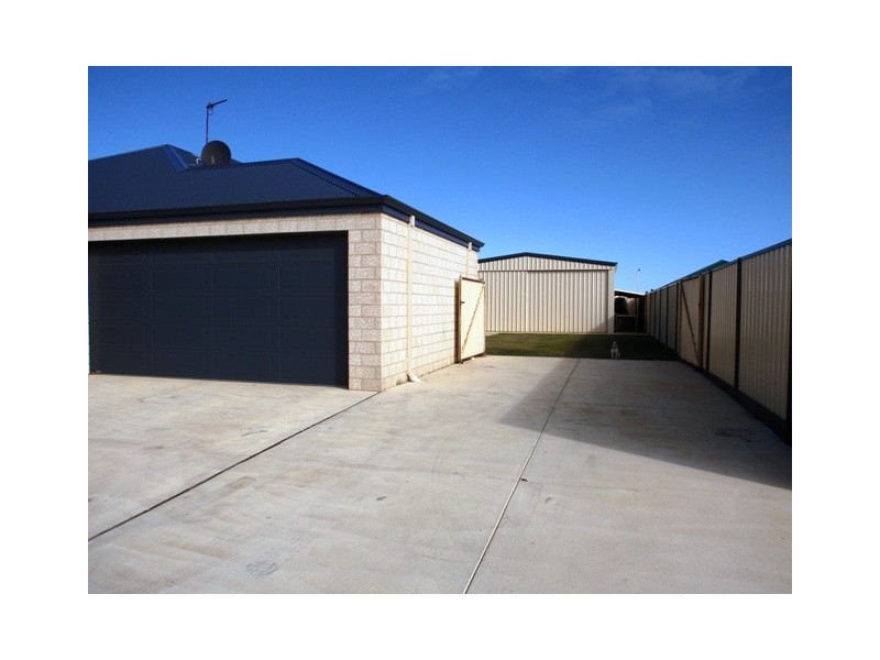 8 PEACEFUL BAY PARADE, Jurien Bay WA 6516