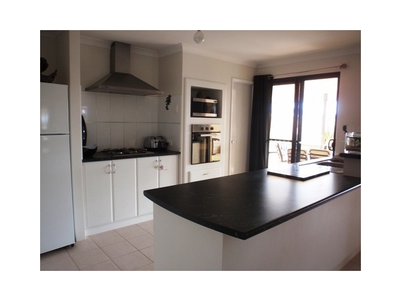 8 PEACEFUL BAY PARADE, Jurien Bay WA 6516