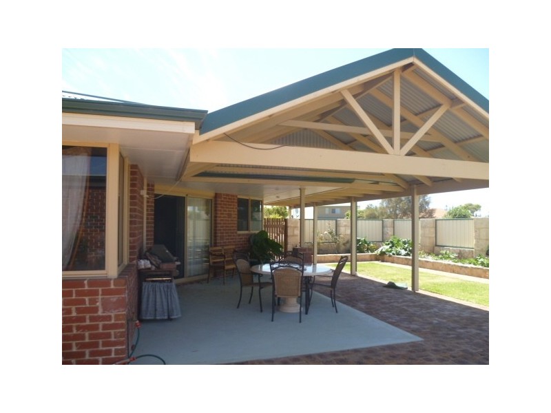 20 Heales Way, Green Head WA 6514