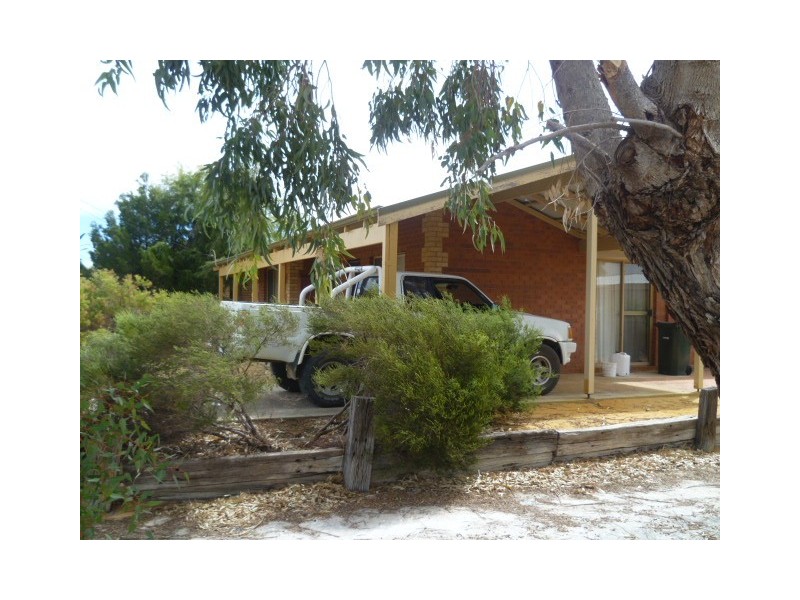 13 Tamarisk St, Leeman WA 6514