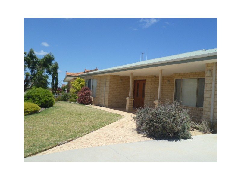 24 Hunter Cres, Green Head WA 6514