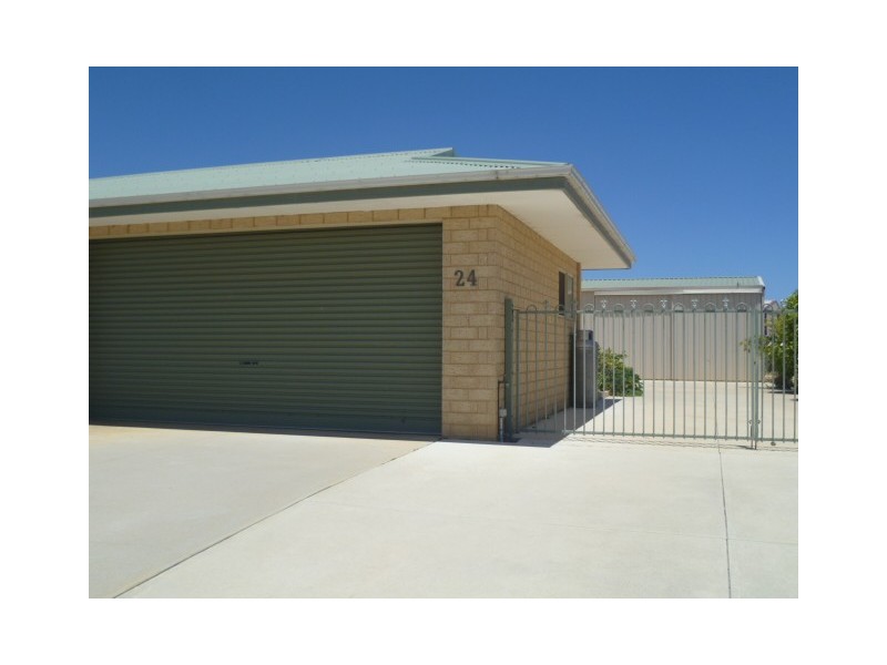 24 Hunter Cres, Green Head WA 6514